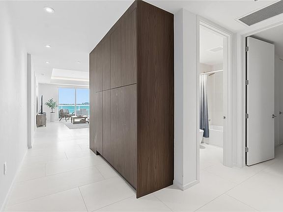 3rd image of 1020 Sunset Point Rd Unit 505