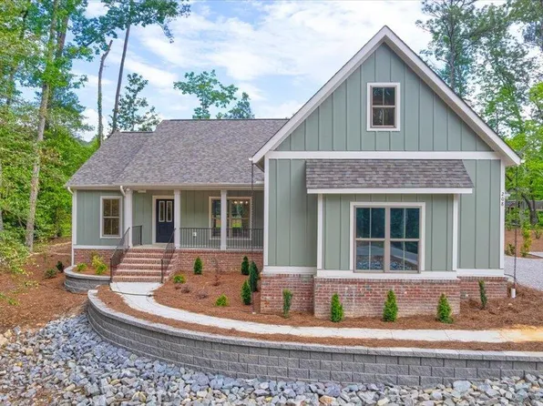 208 Lakeview Drive, Whispering Pines, NC 28327