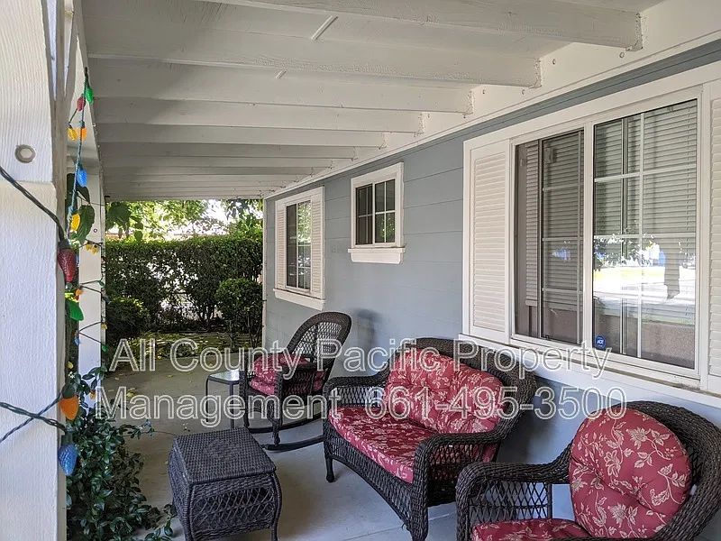 4 bed, 1.5 bath, 1214 sqft, $3,700 — Photo 2