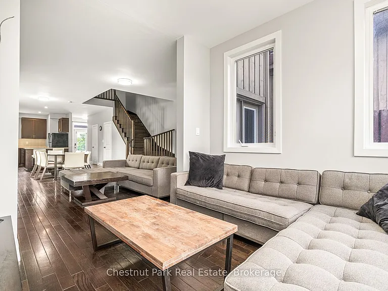 65 Rockmount Cres — Photo 13