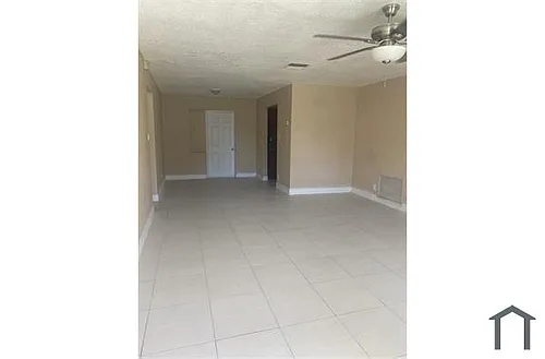 831 SW 63rd Ter Photo 1