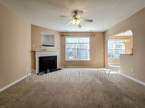 3rd image of 805 Parkland Pl