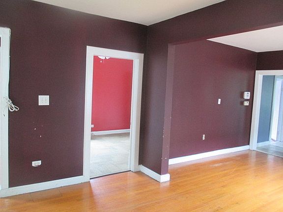3rd image of 3911 Clarence Ave