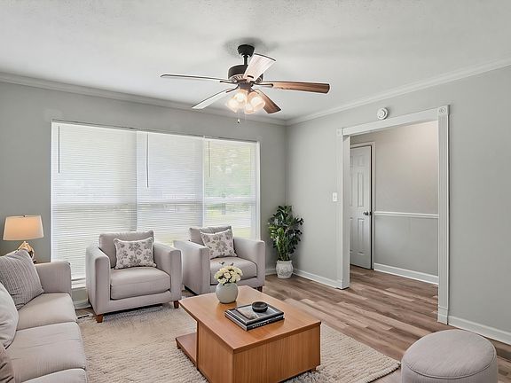 3rd image of 2913 Debra Dr