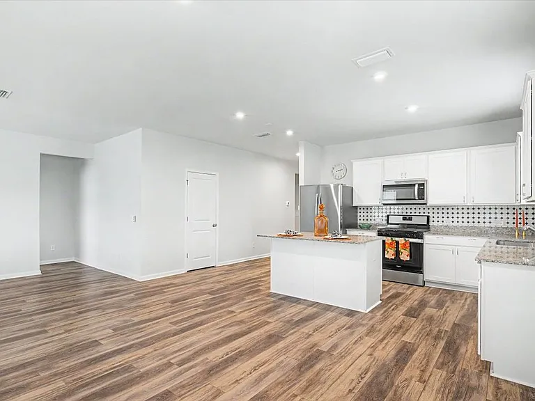 783 Longleaf Dr — Photo 12