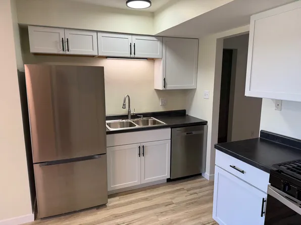 215 Logan St APT 2, Valparaiso, IN 46385