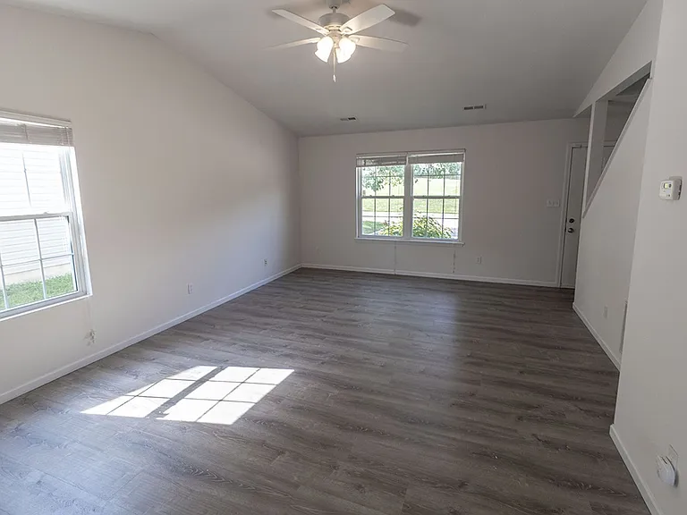 3310 E Saint Charles Rd — Photo 5