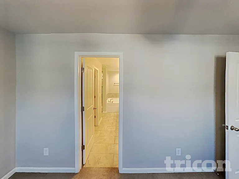 209 Ashmere Ct — Photo 12
