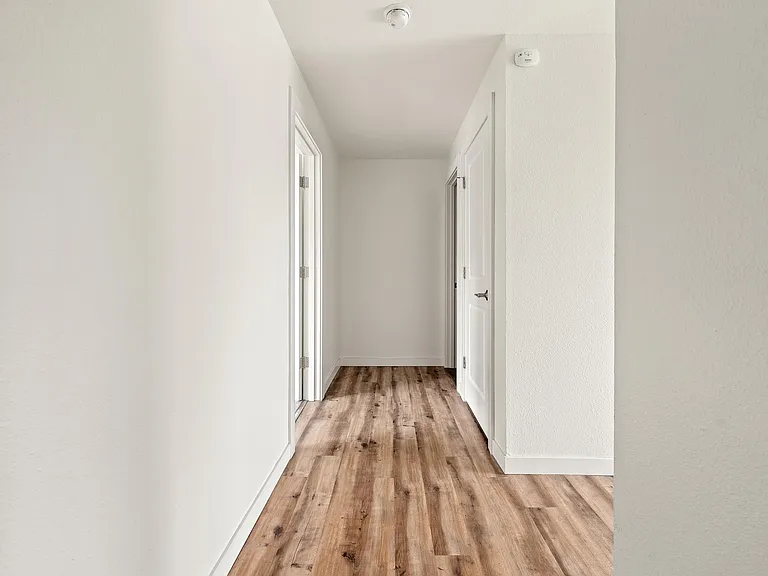 Sunset Shores Apartments — Photo 11