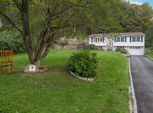 2 Valley Ln, Garrison, NY 10524