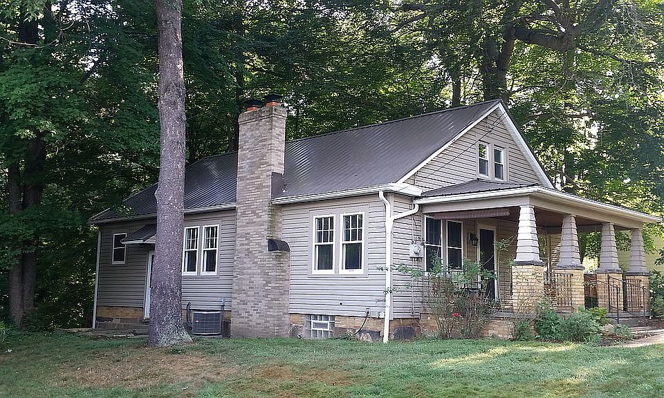 1st image of 142 Lucas Ct