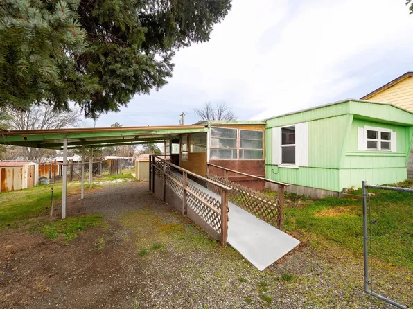 868 N 62nd Ave, West Richland, WA 99353