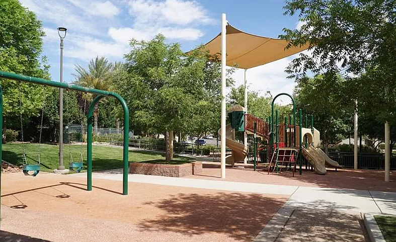 3 bed, 2.5 bath, 2908 sqft, $2,750 — Photo 4
