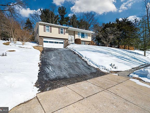 3rd image of 65 Wyomissing Hills Blvd