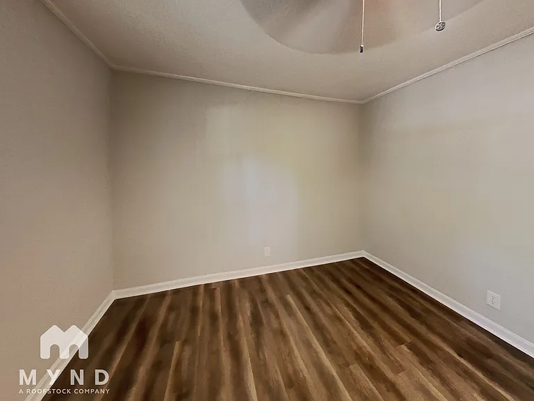 392 Colchester Dr — Photo 12