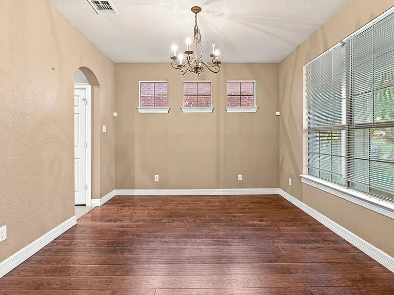 4608 Brighton Dr — Photo 11