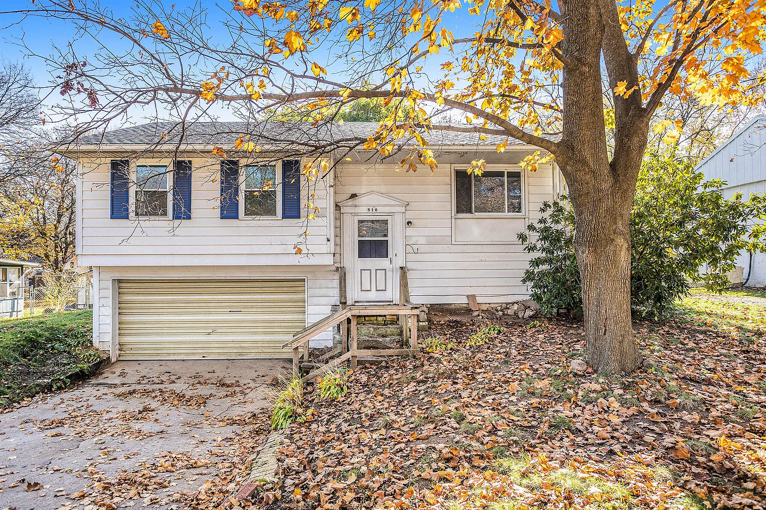 810 E Broadwell St photo 1