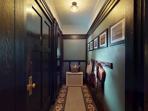 4th image of 644 W 7th St