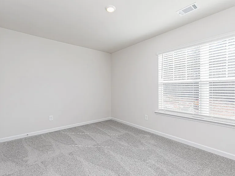 658 Mackenzie Cv — Photo 13