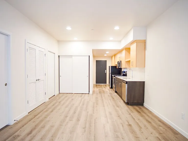 6015 S Virginia Ave #105 — Photo 6