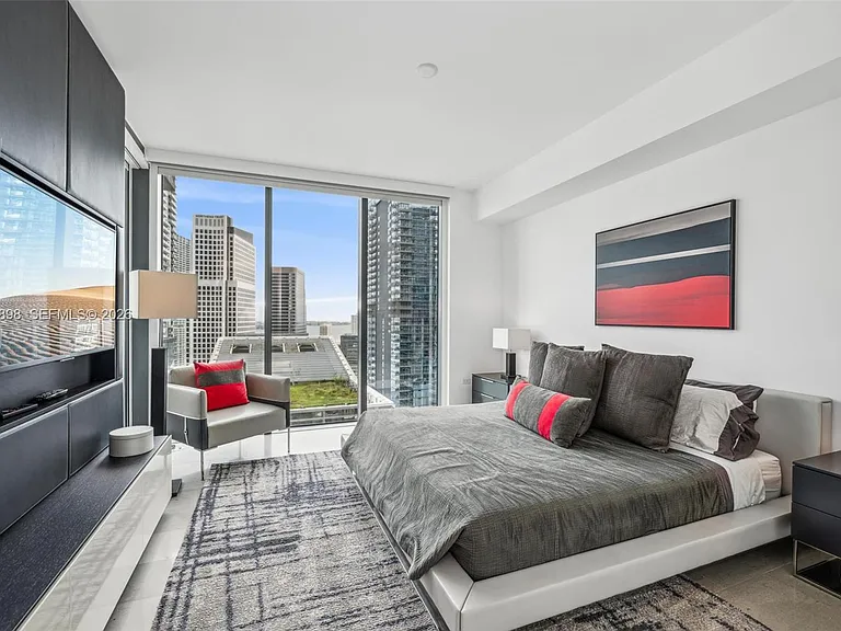 88 SW 7th St #2111 — Photo 16