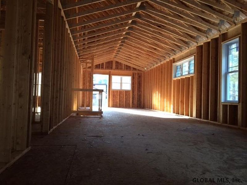 3rd image of 20 PARKVIEW Drive
