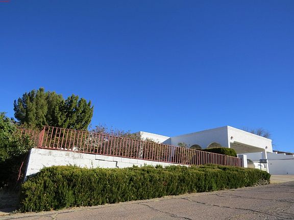 2nd image of 821 N Linda Vista Dr