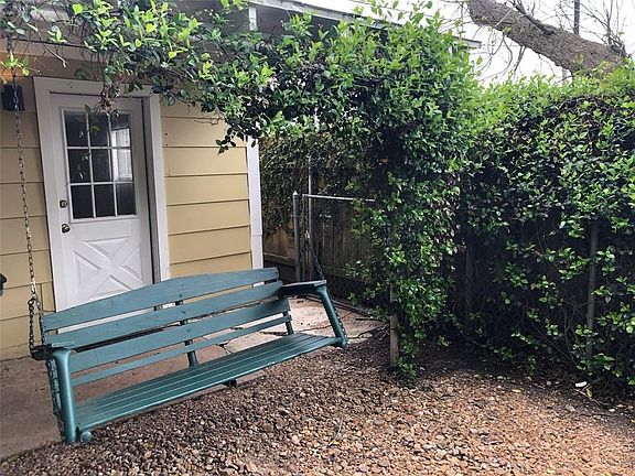4th image of 208 1/2 Avenue A