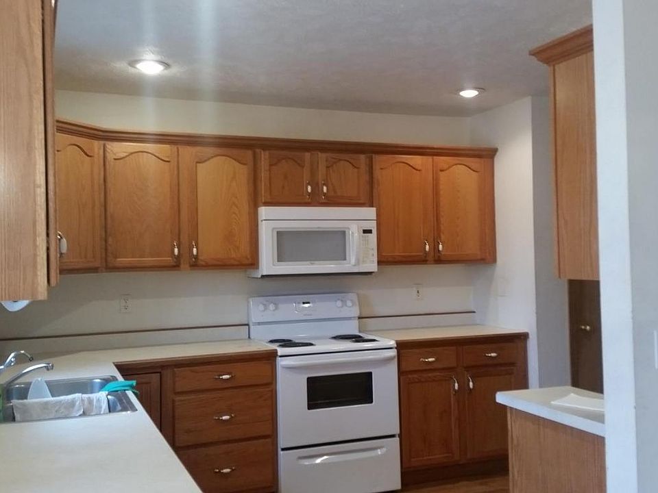 2nd image of 403 Race Rd