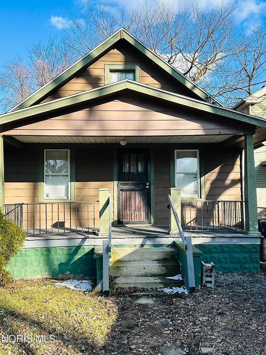 824 N University Ave photo 1