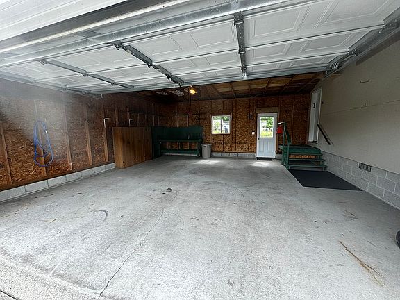 3rd image of 162 Keneally Boulevard St #4