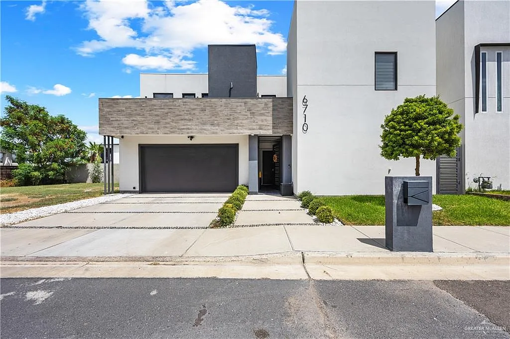 4 bed, 2.5 bath, 2507 sqft, $3,100 — Photo 2