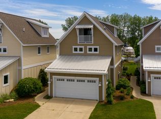 920 W Savidge St #7, Spring Lake, MI 49456