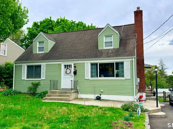 12 Rainbow Road, Norwalk, CT 06851