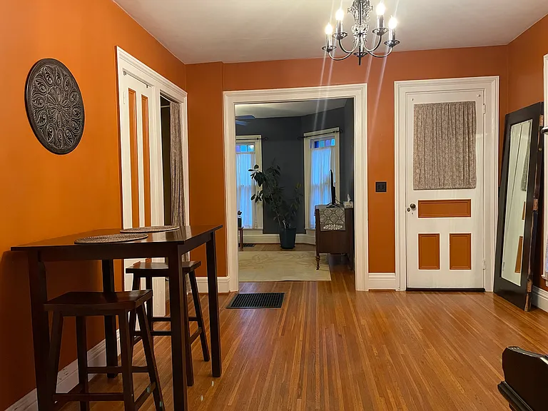 Caroline St — Photo 10