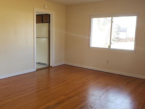 3rd image of 1113 S Alvord Blvd