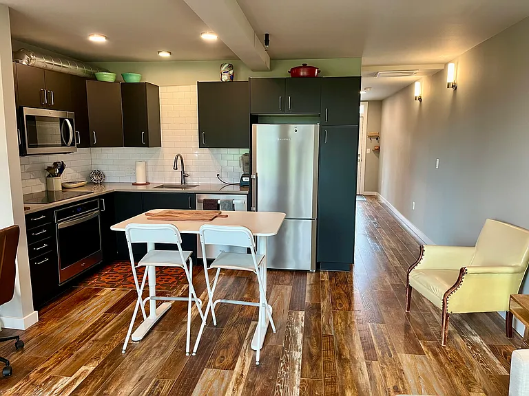 245 N 7th St #6 — Photo 14