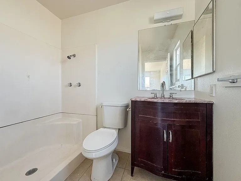 5839 Bagley Ave — Photo 10