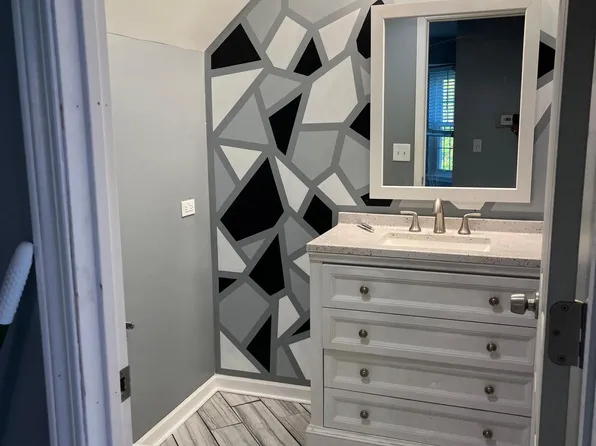 1146 Cambridge Dr, Grayslake, IL 60030