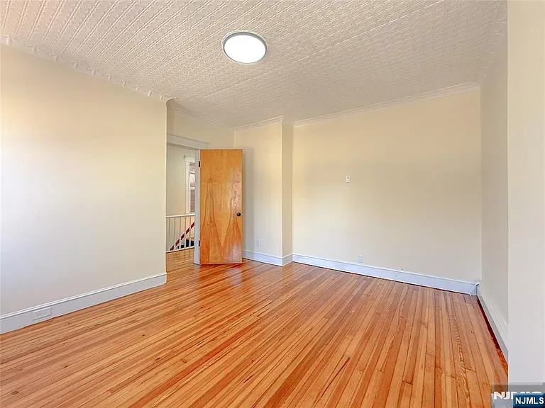 244 Lincoln Ave — Photo 6
