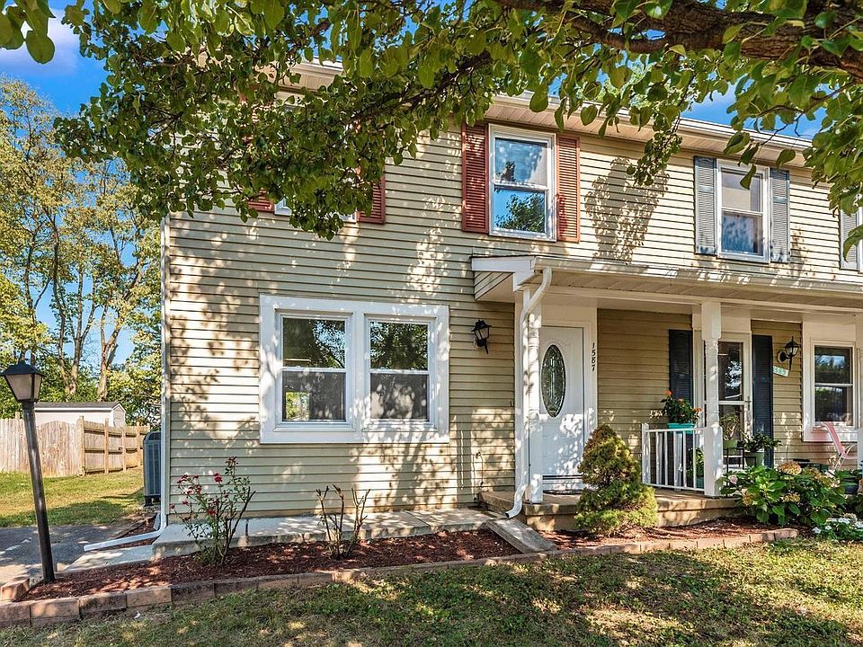 1st image of 1587 Carey Pl