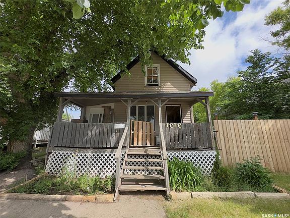 2nd image of 1010 Athabasca STREET E