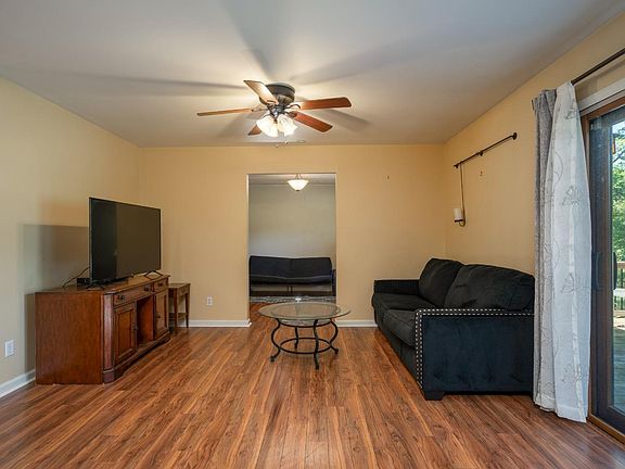 4th image of 609 Cheryl Ln