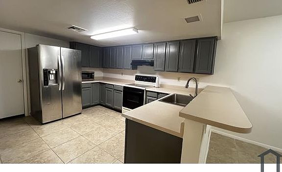 3rd image of 3850 W Ivanhoe St