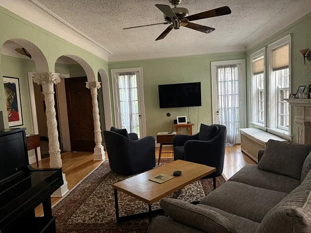 2 bed, 1500 sqft, $2,400 — Photo 4