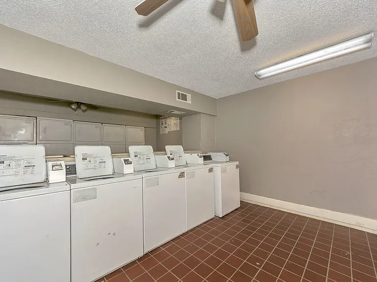 Mission Pointe Club Apartments — Photo 10