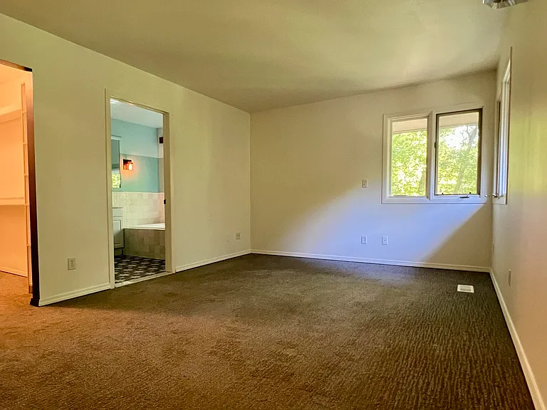 5900 Sylvan Rd — Photo 13