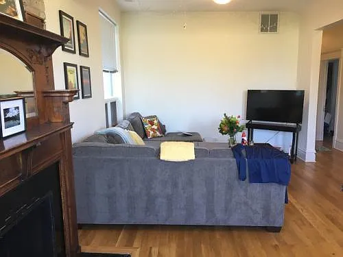 717 W Roscoe St #3 — Photo 3