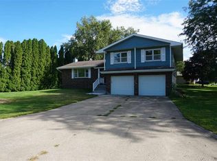 105 Carmi Pat Dr, Lone Tree, IA 52755