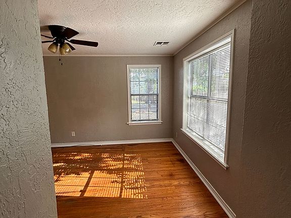 4th image of 1707 NW Oak Ave